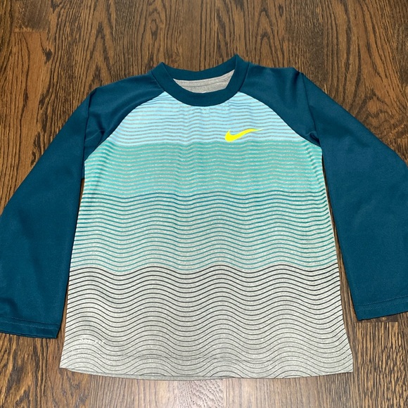 Nike Dri Fit Long Sleeve Top size 6-7 - Picture 1 of 5